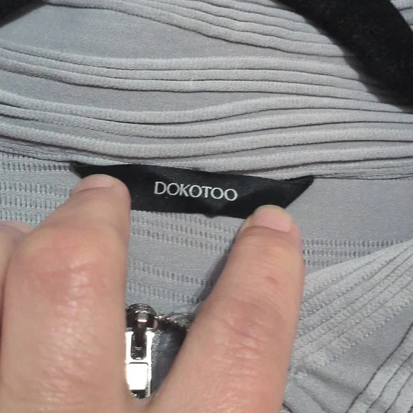 NWOT DOKOTOO women's gray zip-front textured shirt, size M - Picture 2 of 6
